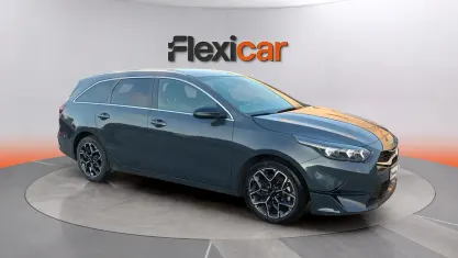 Usado Kia Ceed Style 100 CV (73 kW) 2025 Gris Utilitario