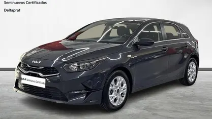 Usado Kia Ceed 120 CV (88 kW) 2023 Negro Utilitario