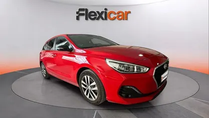 Usado Hyundai i30 GO! 121 CV (88 kW) 2019 Rojo Familiar