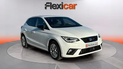 Usado Seat Ibiza FR 116 CV (85 kW) 2024 Blanco Berlina
