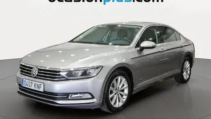 Usado VW Passat Advance 150 CV (110 kW) 2018 Gris plata Berlina