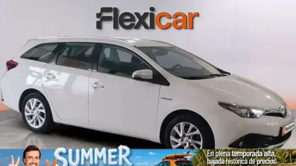Usado Toyota Auris Hybrid Active 136 CV (100 kW) 2018 Blanco Familiar