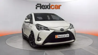 Usado Toyota Yaris Hybrid Active 100 CV (73 kW) 2017 Berlina