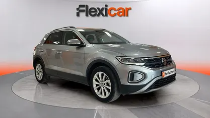 Usado VW T-Roc Life 150 CV (110 kW) 2023 Gris SUV
