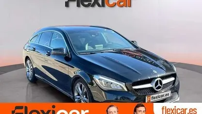Usado Mercedes CLA220 Shooting Brake 170 CV (125 kW) 2019 Negro Familiar
