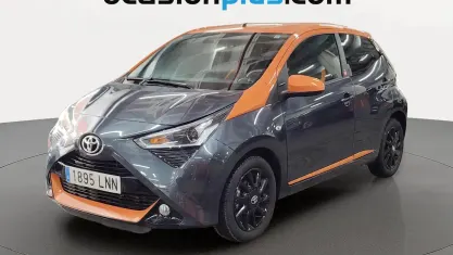 Usado Toyota Aygo X-cite 72 CV (52 kW) 2021 Gris Utilitario