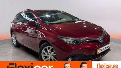 Usado Toyota Auris Hybrid Active 136 CV (100 kW) 2017 Burdeos Utilitario