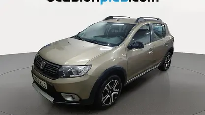 Usado Dacia Sandero Stepway 90 CV (66 kW) 2018 Beige Utilitario