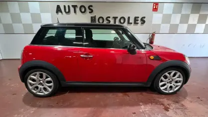 Usado Mini Cooper D 110 CV (80 kW) 2009 Rojo Utilitario