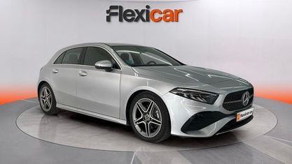 Usado Mercedes A180 136 HP (100 kW) 2024 Cinzento Sedan