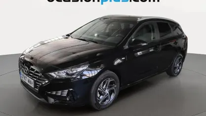 Usado Hyundai i30 120 CV (88 kW) 2023 Negro Monovolumen