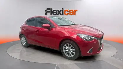 Usado Mazda 2 Edition 90 CV (66 kW) 2017 Rojo Utilitario
