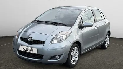 Usado Toyota Yaris 101 CV (74 kW) 2010 Gris Utilitario