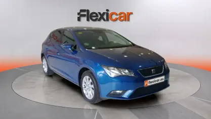 Usado Seat Leon Reference 105 CV (77 kW) 2015 Azul Berlina