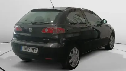 Usado Seat Ibiza Stylance 75 HP (55 kW) 2006 Preto Sedan