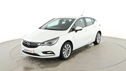 Usado Opel Astra Selective 110 CV (80 kW) 2016 Blanco Berlina