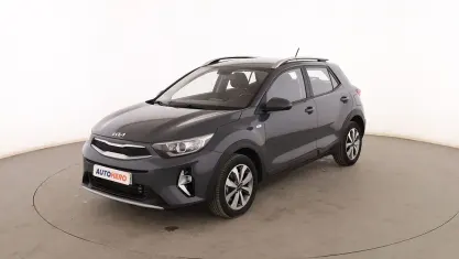 Usado Kia Stonic 101 CV (74 kW) 2022 Gris SUV