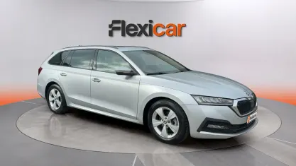 Usado Skoda Octavia Ambition 150 CV (110 kW) 2022 Gris Utilitario