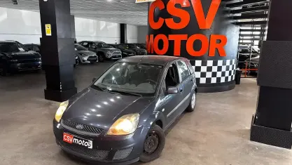 Usado Ford Fiesta Trend 70 CV (51 kW) 2008 Gris / plata Utilitario