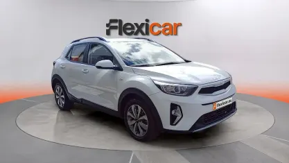 Usado Kia Stonic 101 HP (74 kW) 2023 Branco SUV