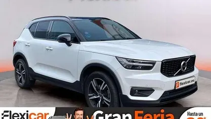 Usado Volvo XC40 Momentum 163 CV (119 kW) 2021 Blanco SUV