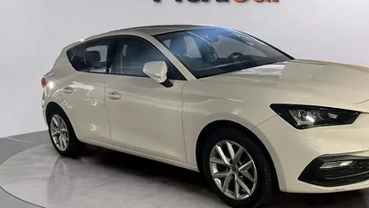 Usado Seat Leon Style 116 CV (85 kW) 2020 Blanco Berlina