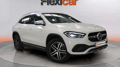 Blanco Usado 2023 Mercedes GLA200 SUV | 30.490 € (Precio justo)