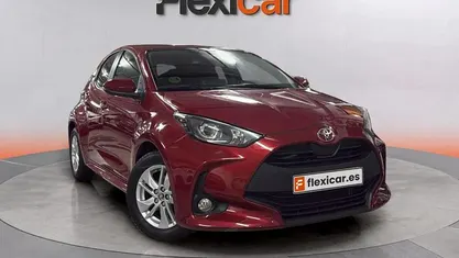 Usado Toyota Yaris Edition 125 CV (91 kW) 2022 Rojo Berlina