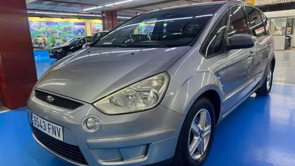 Usado Ford S-MAX Trend 140 CV (102 kW) 2007 Gris Monovolumen