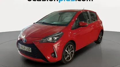 Usado Toyota Yaris Hybrid Advance 100 CV (73 kW) 2020 Rojo Utilitario