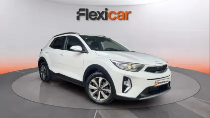 Usado Kia Stonic 101 CV (74 kW) 2025 Blanco SUV