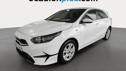 Usado Kia Ceed 101 CV (74 kW) 2023 Blanco Utilitario