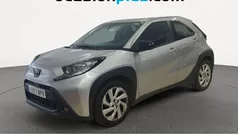 Gris Usado 2024 Toyota Aygo Play Utilitario | 13.819 € (Precio justo)