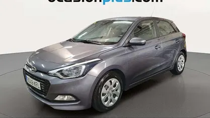 Usado Hyundai i20 100 CV (73 kW) 2017 Gris Utilitario