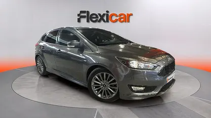 Usado Ford Focus ST-Line 125 CV (91 kW) 2017 Gris Berlina