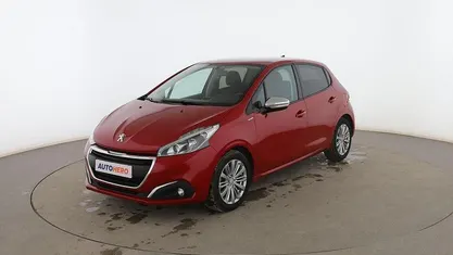 Usado Peugeot 208 Style 82 CV (60 kW) 2018 Rojo Utilitario