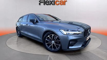 Begagnad Volvo V60 Momentum 197 HK (144 kW) 2021 Grå Kombi