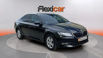 Usado Skoda Superb Active 150 CV (110 kW) 2018 Familiar
