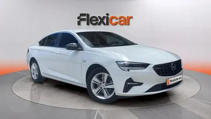 Usado Opel Insignia Business 174 HP (127 kW) 2022 Branco Sedan