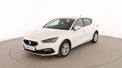 Usado Seat Leon Style 110 CV (80 kW) 2021 Blanco Berlina