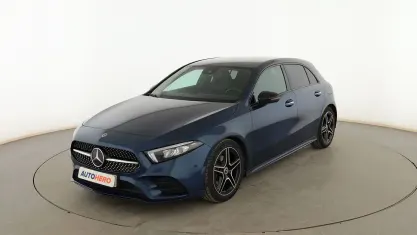 Usado Mercedes A180 AMG line 116 CV (85 kW) 2022 Azul Berlina