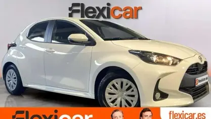 Usado Toyota Yaris Comfort 72 CV (52 kW) 2023 Blanco Utilitario