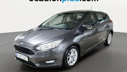 Usado Ford Focus Trend+ 125 HP (91 kW) 2017 Cinzento Citadino