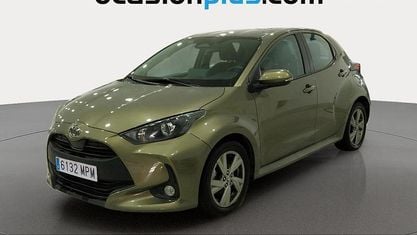 Usado Toyota Yaris Hybrid Active 116 CV (85 kW) 2024 Marrón Utilitario
