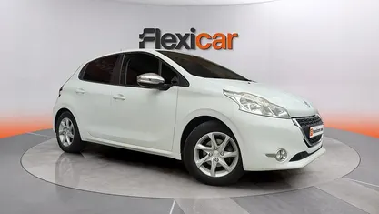 Usado Peugeot 208 Access 82 CV (60 kW) 2015 Blanco Utilitario