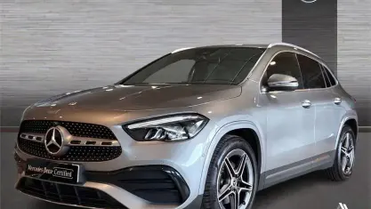Usado Mercedes GLA200 150 CV (110 kW) 2025 Gris montaña SUV