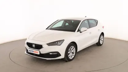 Usado Seat Leon Style 131 CV (96 kW) 2021 Blanco Berlina