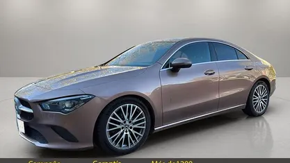 Usado Mercedes CLA180 136 CV (100 kW) 2022 Oro Berlina