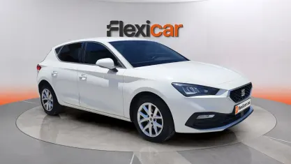 Usado Seat Leon Style 116 CV (85 kW) 2021 Blanco Berlina