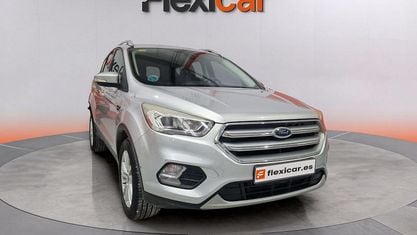 Usado Ford Kuga Trend 120 CV (88 kW) 2018 Gris SUV